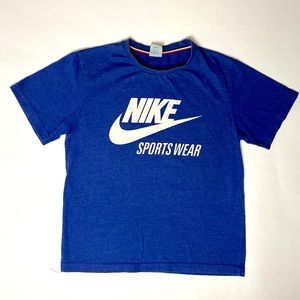 Boys Nike Sportswear Large Navy T Shirt White Tag